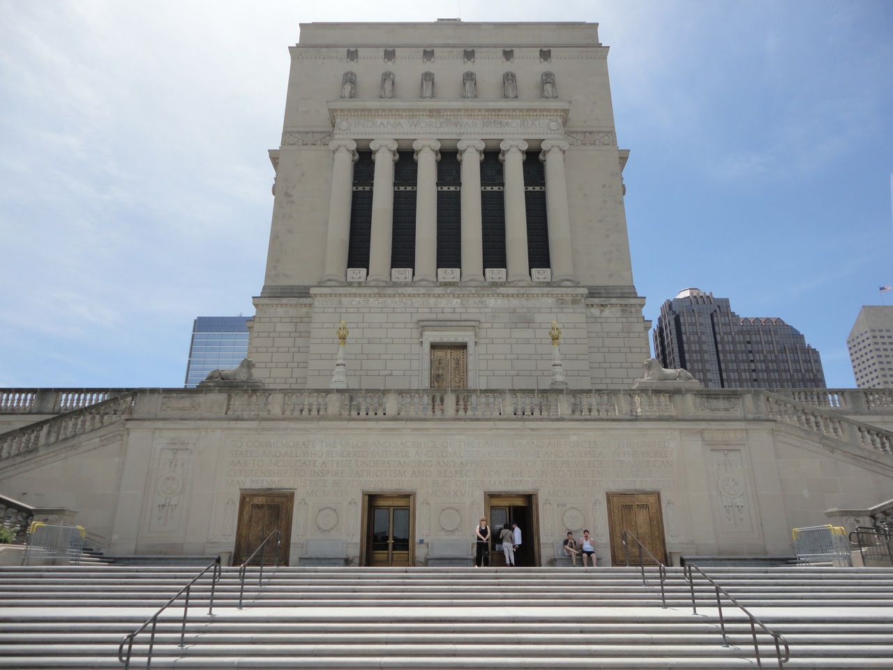 Zoom on the image : Indiana World War Memorial Plaza